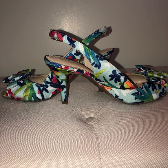 KELLY & KATIE COLORFUL BLUE HOT PINK GREEN SANDALS - Picture 6 of 8